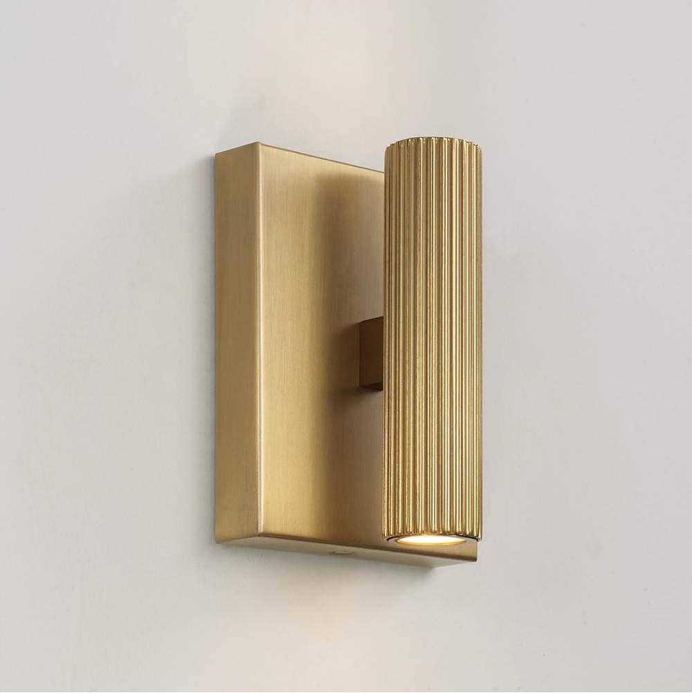 Capital Lighting Ian 4.5'' W X 6'' H Integrated Led Mini Dual Sconce In Aged Brass With Fluted Texture And Up And Down Cylindrical Light