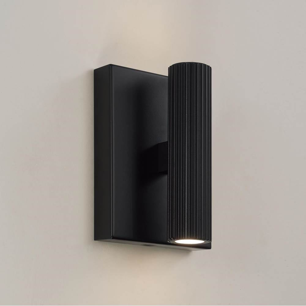 Capital Lighting Ian 4.5'' W X 6'' H Integrated Led Mini Dual Sconce In Aged Brass With Fluted Texture And Up And Down Cylindrical Light