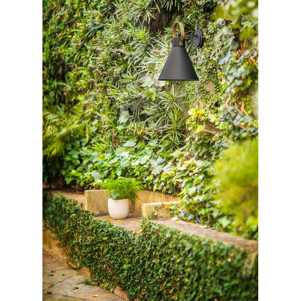 Hinkley Lighting Winnie Medium Wall Mount Lantern