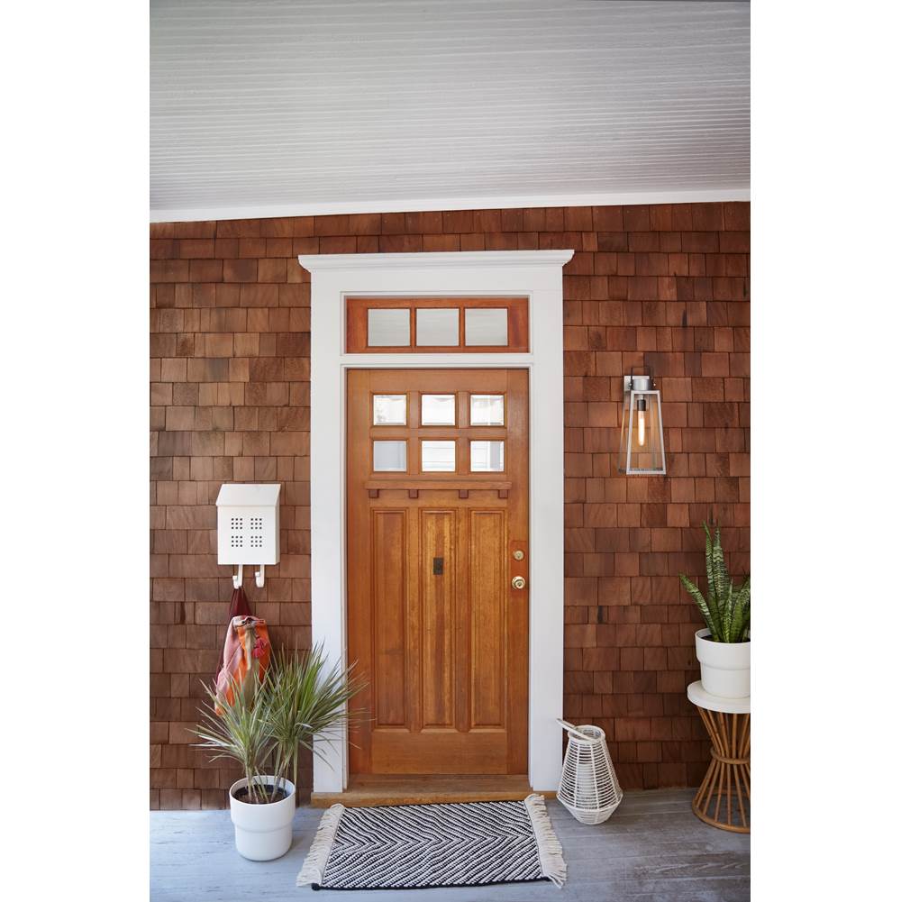 Lark Hugh Medium Wall Mount Lantern
